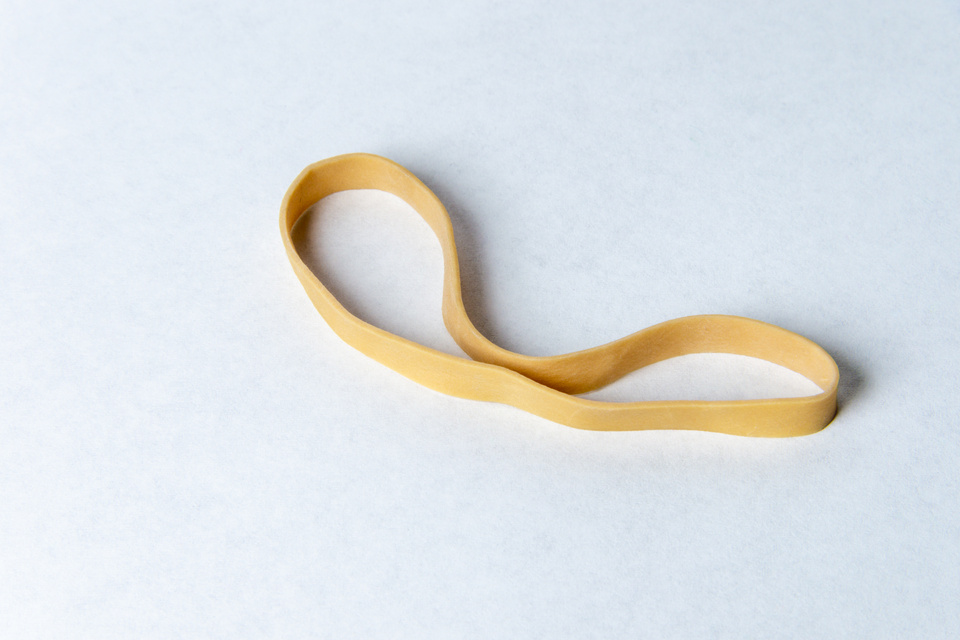 A rubber band.